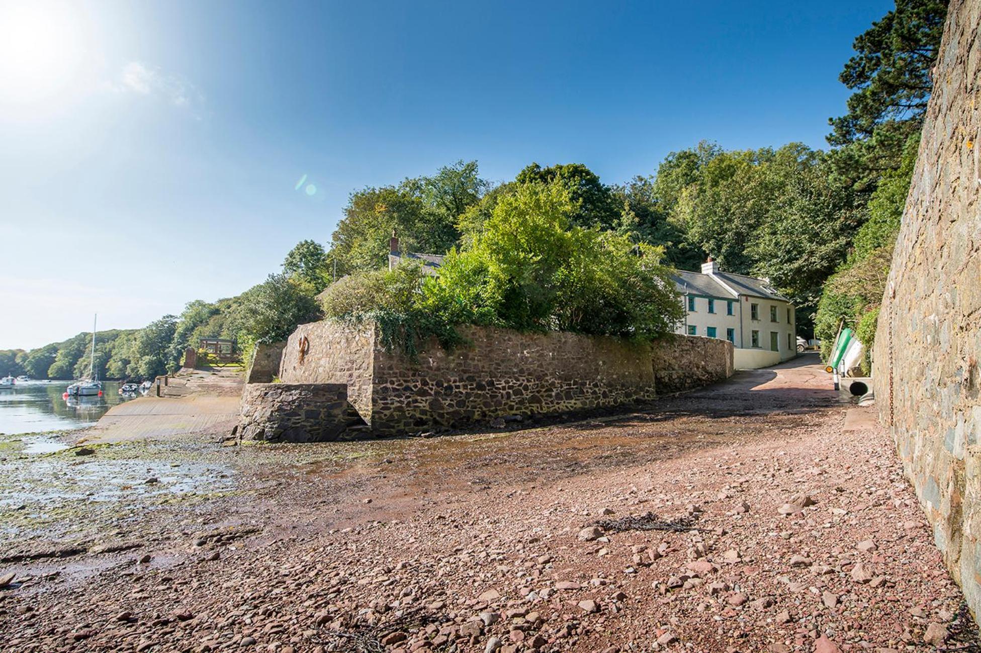 Sloop Inn Cottage هافرفوردوست المظهر الخارجي الصورة